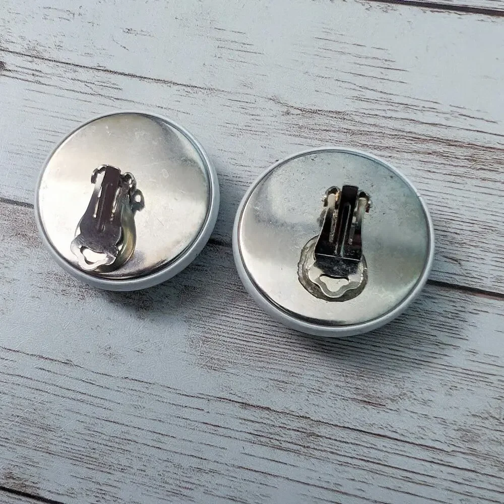 Vintage clip earrings